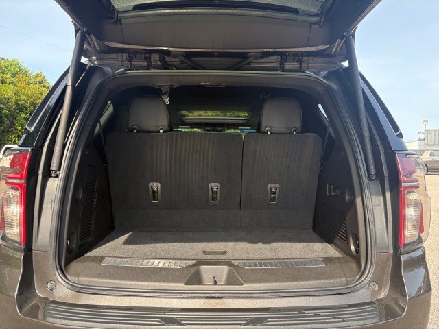 Used 2021 Chevrolet Tahoe Z71 w/ Z71 Off-Road Package AWD/4WD image 17
