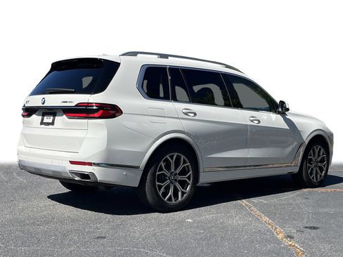 Used 2023 BMW X7 xDrive40i image 33