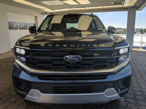 Used 2025 Ford Expedition Platinum image 2