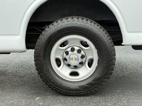 Used 2022 Chevrolet Express 2500 w/ Driver Convenience Package RWD image 10