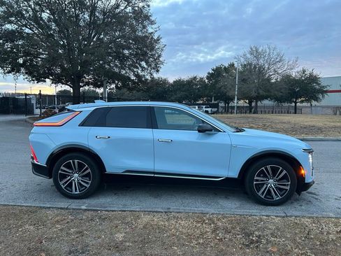 Used 2024 Cadillac Lyriq Luxury image 6