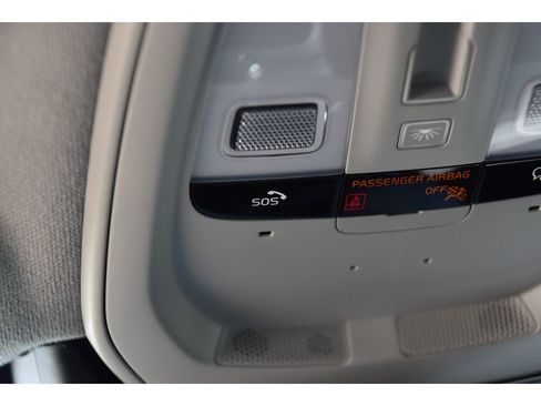 Certified 2025 Volvo XC40 B5 Core w/ Protection Package Premier image 38