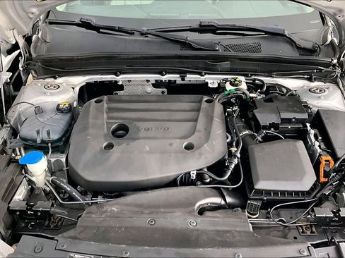 Certified 2023 Volvo XC40 B5 Plus image 13