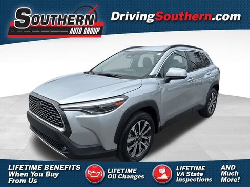 Used 2023 Toyota Corolla Cross XLE FWD image 1