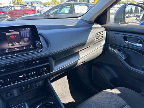 Used 2025 Nissan Rogue SV FWD image 37