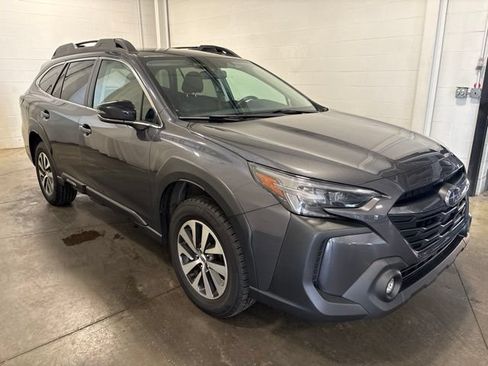 Used 2024 Subaru Outback Premium AWD/4WD image 3