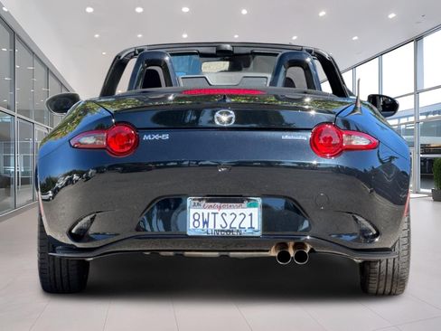 Used 2021 MAZDA MX-5 Miata Club w/ Appearance Package RWD image 5