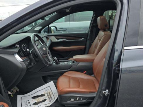 Used 2023 Cadillac XT5 Premium Luxury w/ Technology Package AWD/4WD image 6