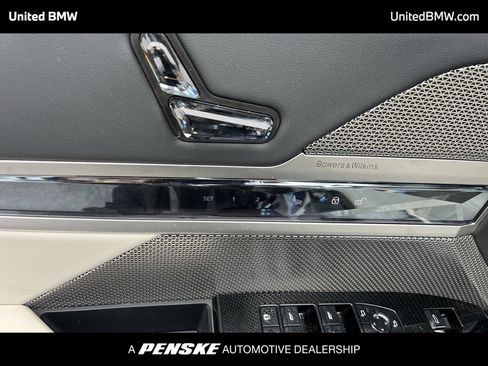 Used 2023 BMW 760i xDrive AWD/4WD image 7
