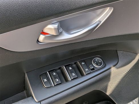 Certified 2022 Kia Forte LXS image 11