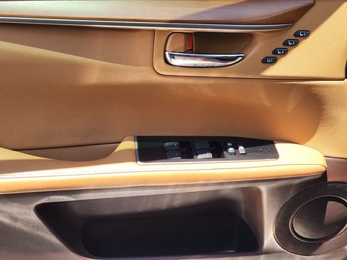 Used 2016 Lexus ES 350 w/ Navigation System Package FWD image 23