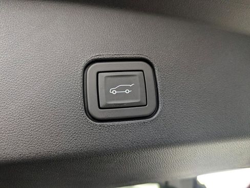 Certified 2025 Cadillac Lyriq Luxury image 28