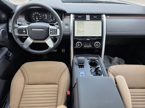 Used 2026 Land Rover Discovery Dynamic SE AWD/4WD image 4