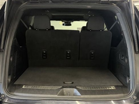 Used 2023 Chevrolet Suburban Z71 w/ Luxury Package image 10