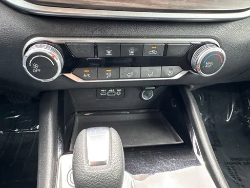 Used 2024 Nissan Altima 2.5 SV FWD image 19