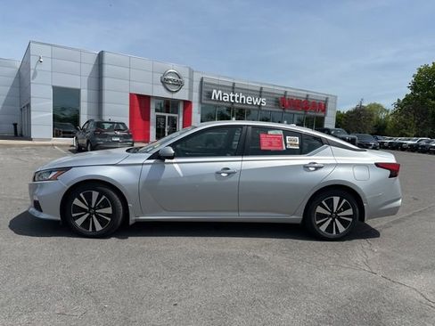 Certified 2022 Nissan Altima 2.5 SV FWD image 2