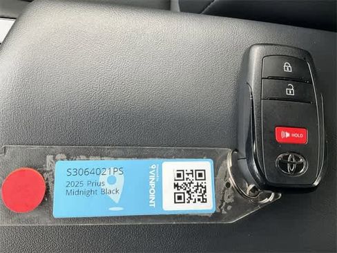 Used 2025 Toyota Prius XLE image 28