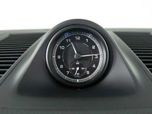 Certified 2025 Porsche Macan image 25