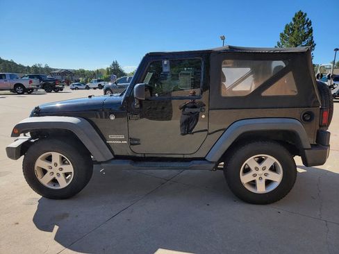 Used 2017 Jeep Wrangler Sport w/ Quick Order Package 24S AWD/4WD image 8
