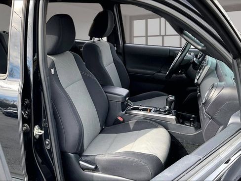 Used 2020 Toyota Tacoma TRD Off-Road w/ Technology Package image 7