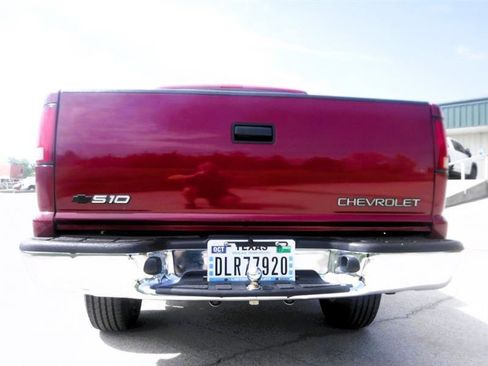 Used 2002 Chevrolet S10 Pickup LS w/ LS Preferred Equipment Group image 17