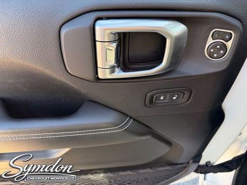 Used 2020 Jeep Wrangler Unlimited Sahara image 14