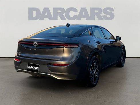 Used 2023 Toyota Crown XLE image 7