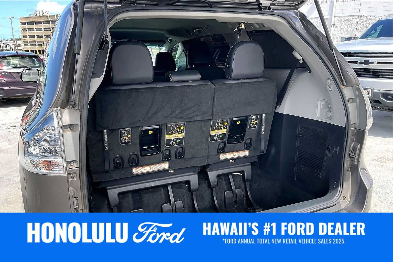 Used 2016 Toyota Sienna SE FWD image 18