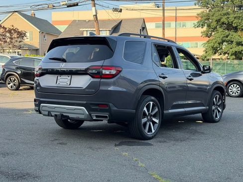 Used 2023 Honda Pilot Touring image 9