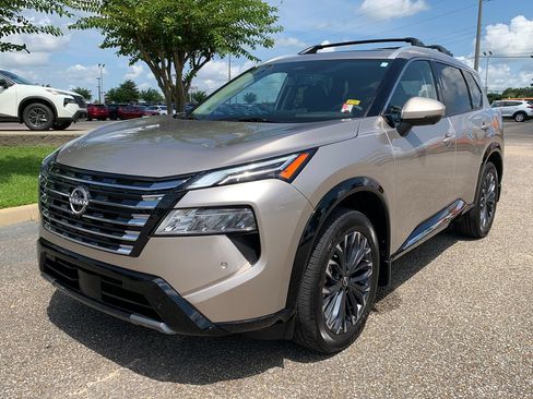 Used 2026 Nissan Rogue Platinum w/ Platinum Premium Package AWD/4WD image 4