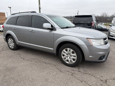 Used 2019 Dodge Journey SE image 3
