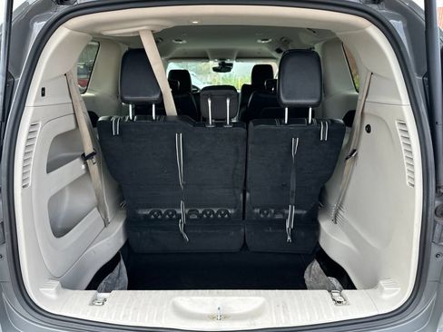 Used 2022 Chrysler Pacifica Touring-L FWD image 21