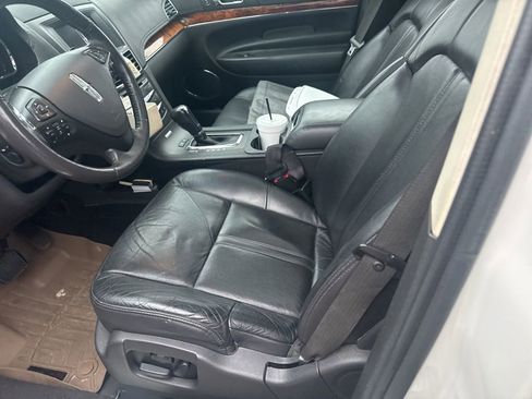 Used 2019 Lincoln MKT AWD image 9