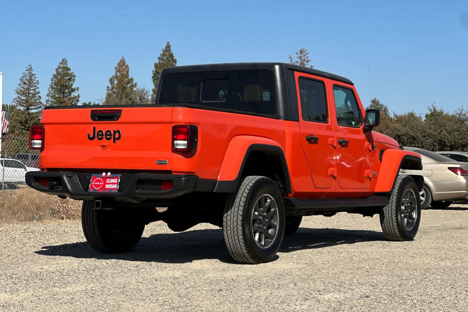 Used 2020 Jeep Gladiator Overland AWD/4WD image 3
