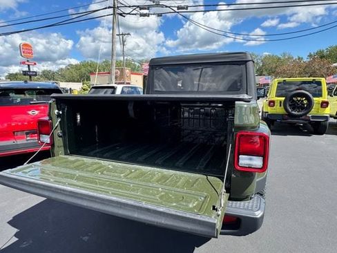 Used 2022 Jeep Gladiator Sport image 29