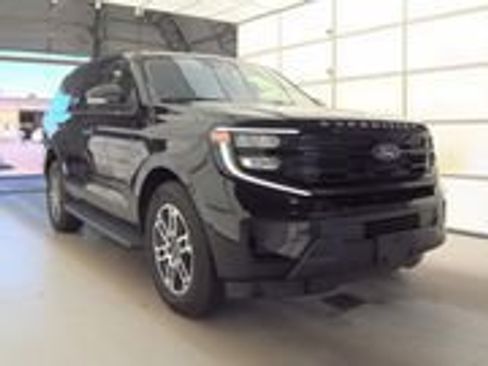 Certified 2025 Ford Expedition Active image 1