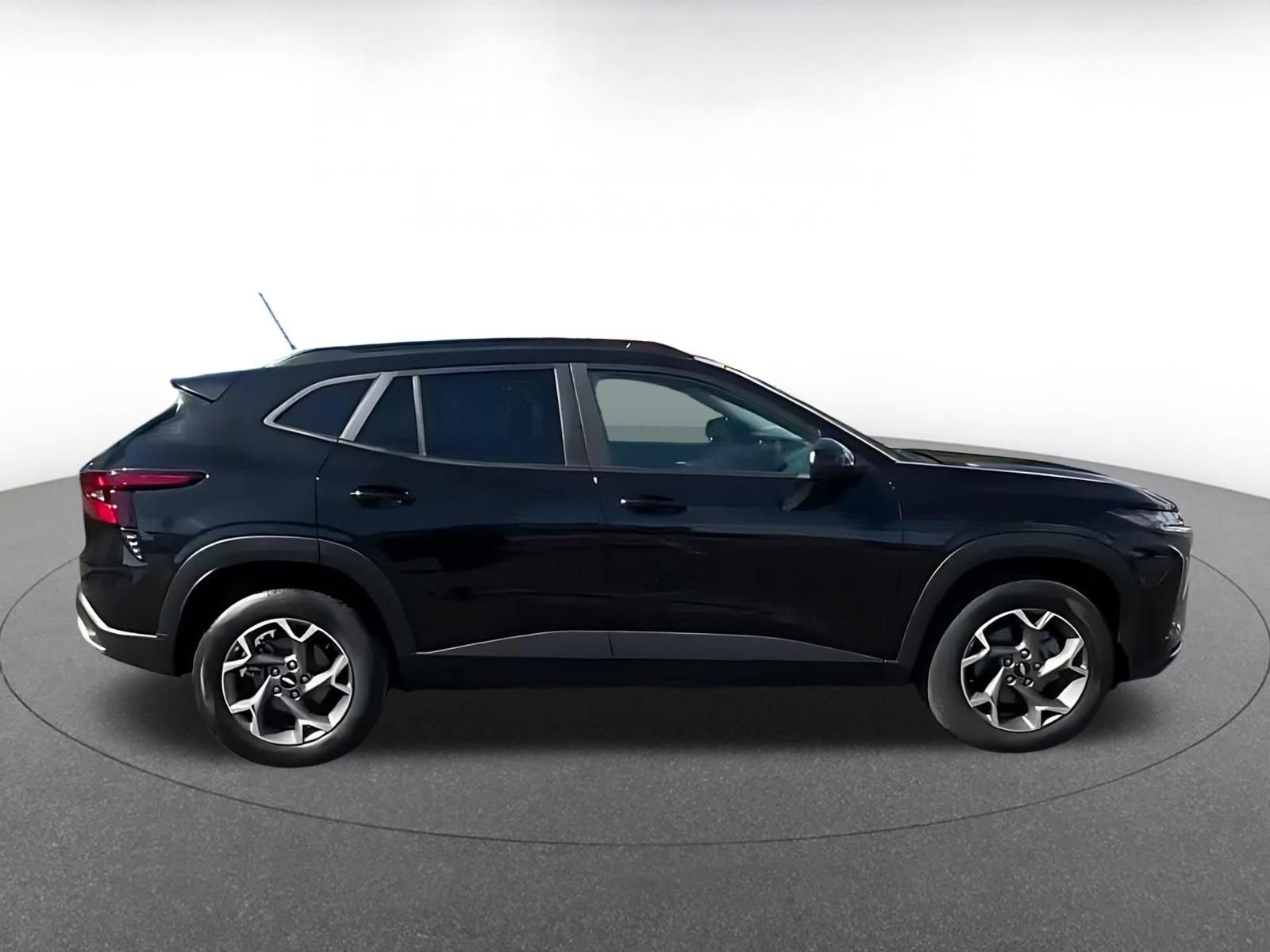 Used 2025 Chevrolet Trax LT FWD image 15