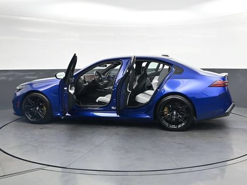 Used 2025 BMW M5 w/ Carbon Package AWD/4WD image 37