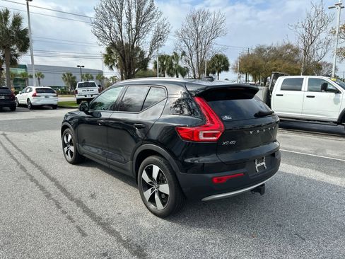 Used 2020 Volvo XC40 T5 Momentum w/ Protection Package Premier image 14