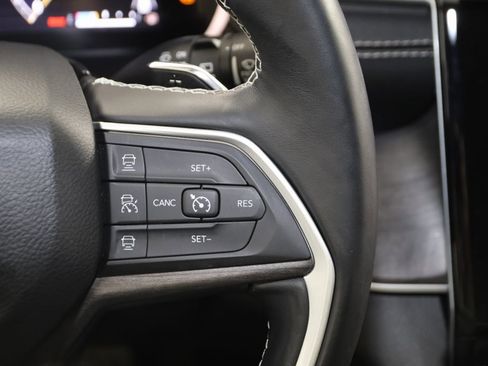 Used 2022 Jeep Grand Cherokee Limited image 38