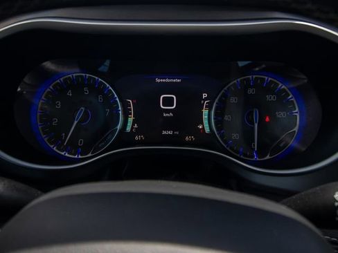 Used 2023 Chrysler Pacifica Touring-L FWD image 30