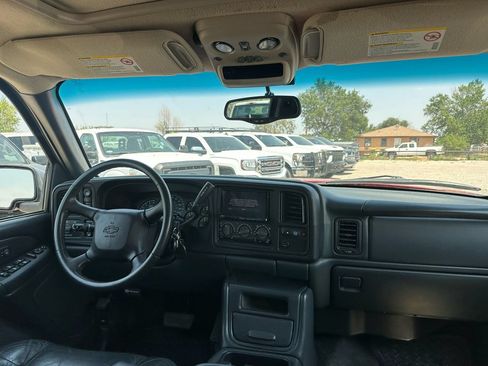 Used 2002 Chevrolet Avalanche 2500 w/ Convenience Pkg AWD/4WD image 26