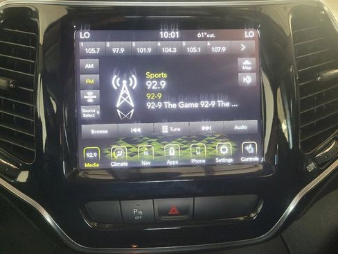 Used 2020 Jeep Cherokee Limited image 25