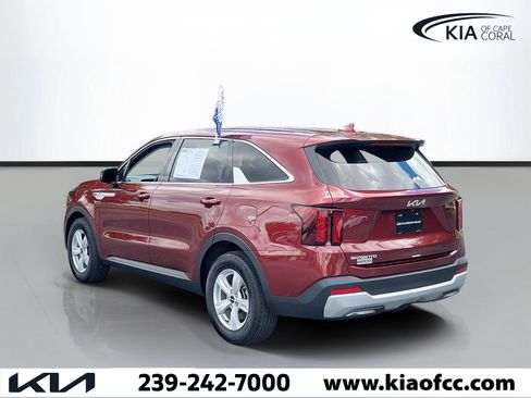 Certified 2025 Kia Sorento LX FWD image 4