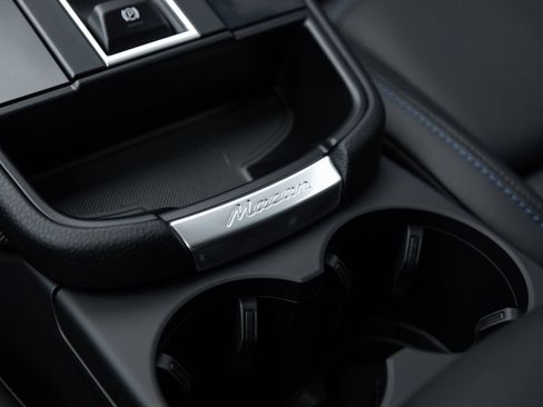 Certified 2026 Porsche Macan AWD/4WD image 27