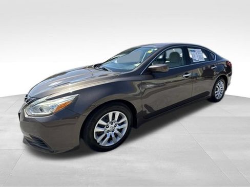 Used 2016 Nissan Altima 2.5 S w/ Power Driver Seat Package FWD image 3