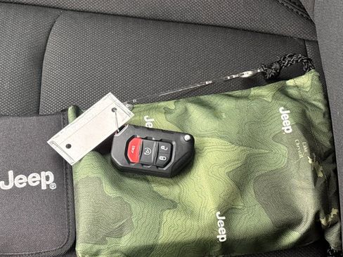 Used 2022 Jeep Wrangler Unlimited Sport S image 9