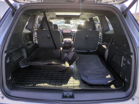 Used 2025 Buick Enclave Avenir w/ Super Cruise Package AWD/4WD image 30