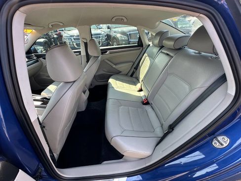 Used 2017 Volkswagen Passat 1.8T R-Line w/ R-Line Lighting Package image 20