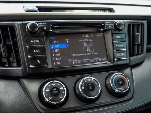 Used 2017 Toyota RAV4 LE FWD image 25